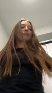 selena_favn Come closer, I don't bite... much Pic 5