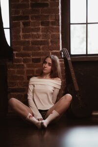 EarleneBrayton The melody of the moment Kuva 3