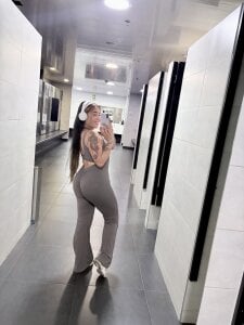 ManuelaVeeleez Public slika 6