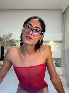SkarlethRose4 red 👅💋 Pic 3