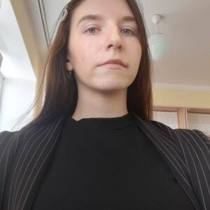 AnnalisaYeary Lisa with long hair Pic 2