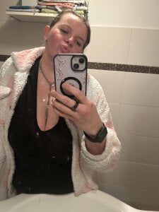 Laura-Loveyou Public Pic 8