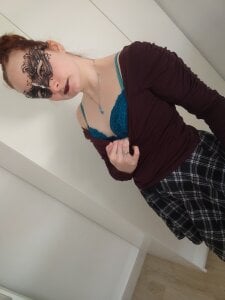 EleaLeara get to know me :) Pic 2