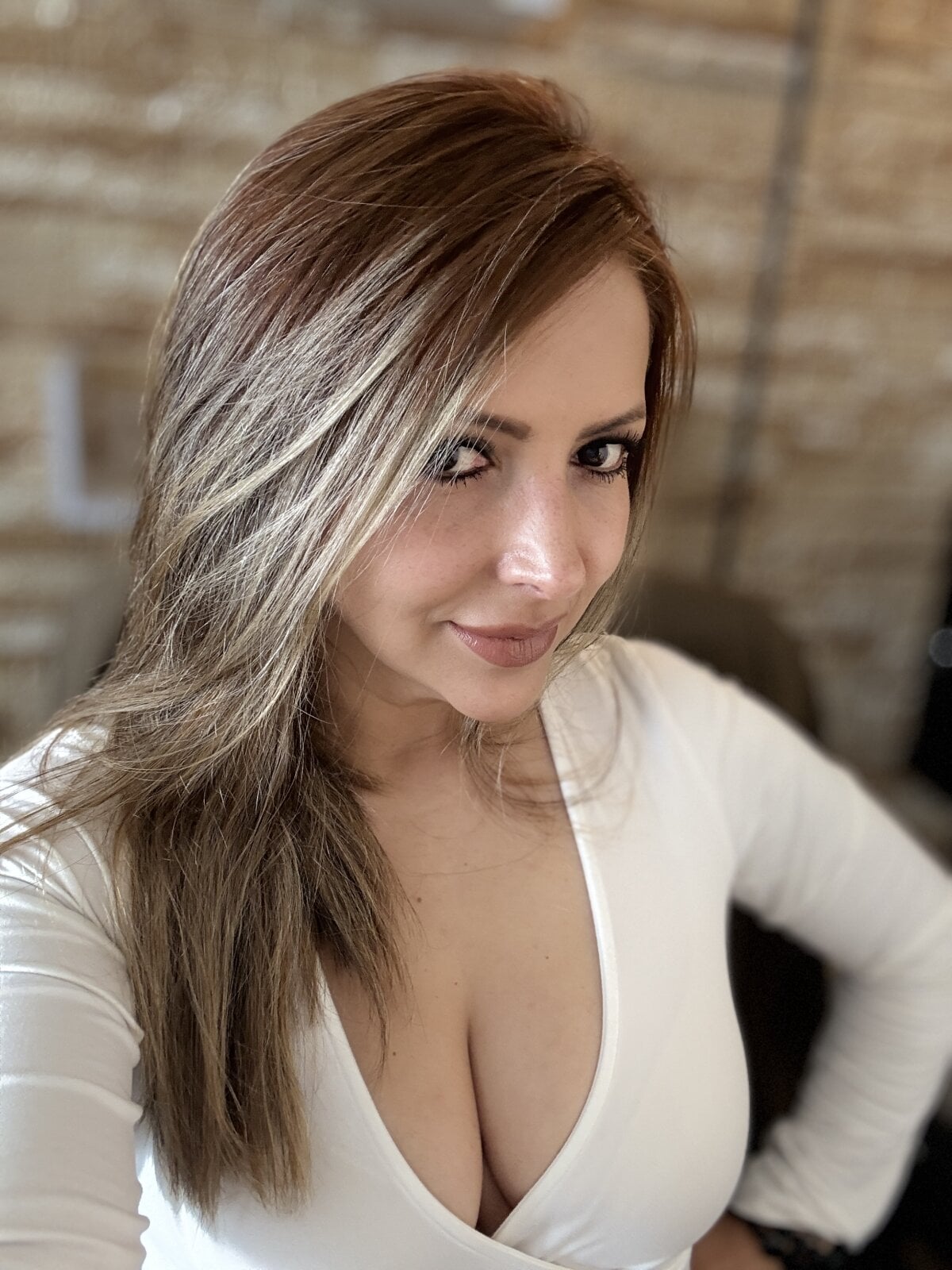 Discover trending posts by top webcam models sexchatster live