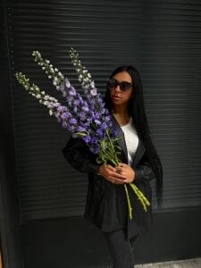 p_u_m_a_ Puma and her bouquets Pic 3