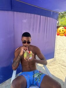 YeremiBrowm Me on the beach Pic 3