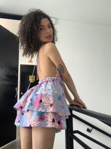 Evie_Clark Maybe you can lift my dress Pic