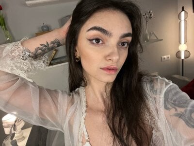 Morena_Dolce do I look like a snow queen?? Pic 6