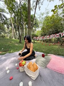 Violet_rousse7 A beautiful picnic day at the lake with my friends Εικόνα 9