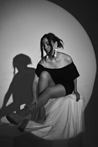 SkyHelen strict and hot Foto 5