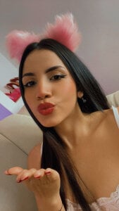 Radiant_Naomi Trick or treat 😼😽🍓 Pic 2