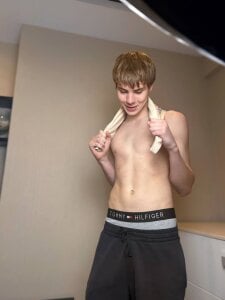 andyyzzz It's me Pic 2