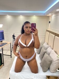 laia_fisher_ Hiii Pic