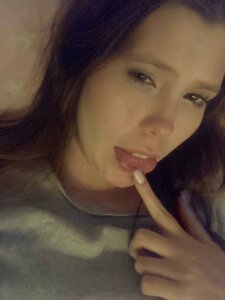 MarnieWootan I was borred at home Pic 6