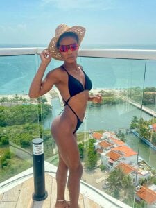 dafnnelewis the beach and me 🏖❤ Pic 6