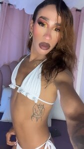 Submit at my feet 💋 de NicoleMadrird  3 photos