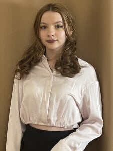 ZanaLayes Public Pic 2