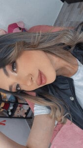 TiffanyBela Kiss🔥 รูป  3