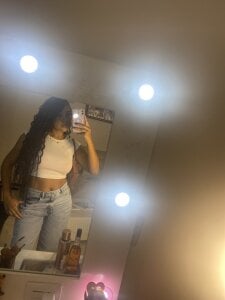 damaris0523 Public Pic 3