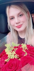 Crystal-Woods Charm lives in the details.🌹💖 Hình 2