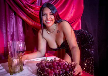 Laross25 Thanksgiving🍷 Pic