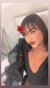 AuroraRoss Public Pic 5