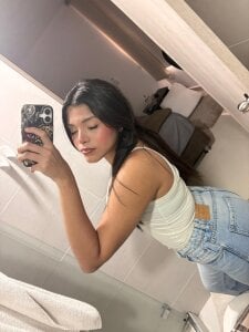 Allie_cox Public Immagine  3