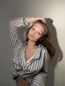 HolliBillig kullanıcısının At Home albümü -  8 fotoğraf