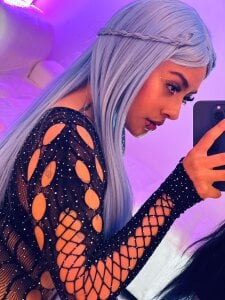 Lovely_celeste Curves that provoke, looks that challenge and an attitude that does not ask permission. There is no Foto 9