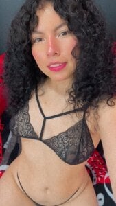 Zoee_Martins Lace Temptation Under Red Lights Gambar 2