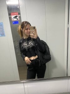 Lori_Blossom Public Pic 2