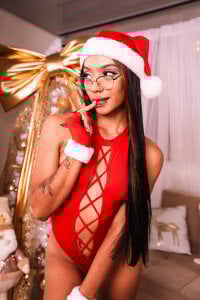 ambar_watsson Christmas Pic 9
