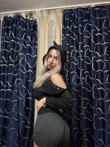 looking at you sexy darling de MaryBennetts  3 Imagens