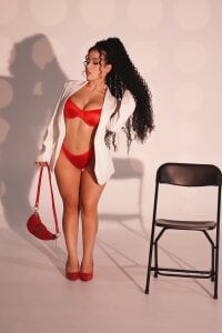 RoseFerrera one glance at a time 💋 Pic 6