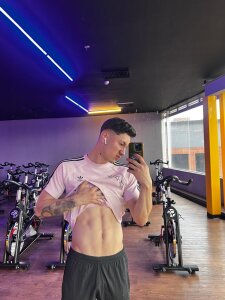 ThiagoFerrero_Hot Public Pic 4