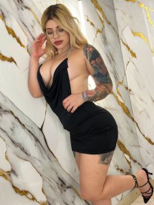 MadisonKane Don't take your eyes off me Pic 7