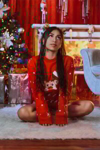 MadyJacksonの💖😈🎄“The Christmas spirit knows how to pose too”🎄😈💖の 5枚の写真