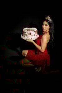 _kyraa_ It's my birthday, but the gift is you looking at me like that 😏🎁 Poză 3