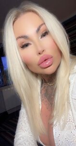 Candy-RoseUK Public Pic 4