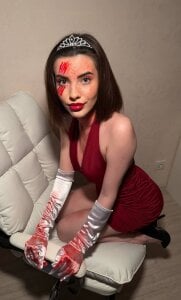 Anita_Robby kullanıcısının Halloween Prom Queen👑 albümü -  4 fotoğraf