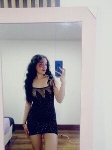 emy_brunette happy life Pic 4