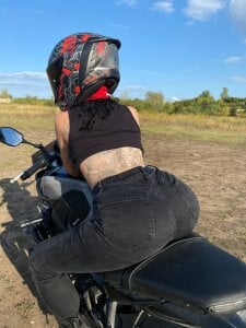 Eva_curlss Public Pic 6