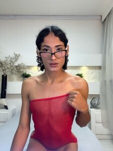 SkarlethRose4 red 👅💋 Pic 2