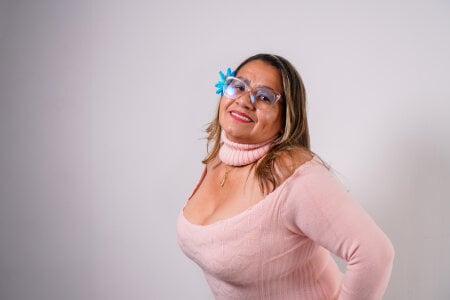 Vickyfox_ Pink Pic 4