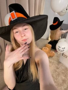 rinavvi cute witch Pic 4