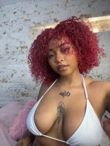 pamela_west How about my change of look🌹 Foto