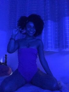 Lillith_Bloom venha ver como estarei hoje Pic 9