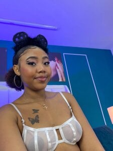 AngelaRoberts angel face Pic