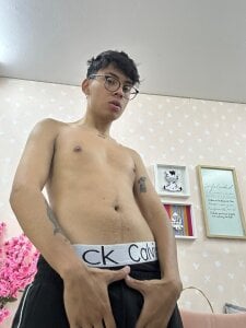 Willow_Pearl HANDSOME GUY READY TO ENJOY Pic 3