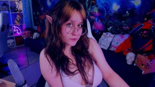 JudithEverlyの今日は思いっきり楽しむ日だよ〜！🦋の 2枚の写真